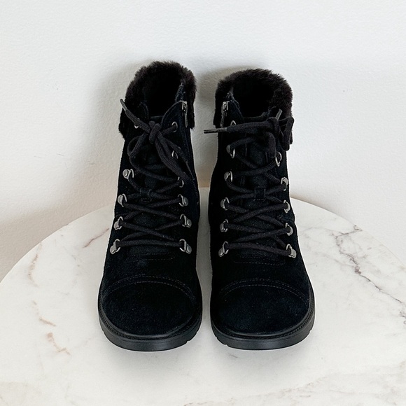 NEW UGG Azell Hiker Weather Waterproof Lace-up Boots Black Suede Youth Size 6 - Picture 4 of 8